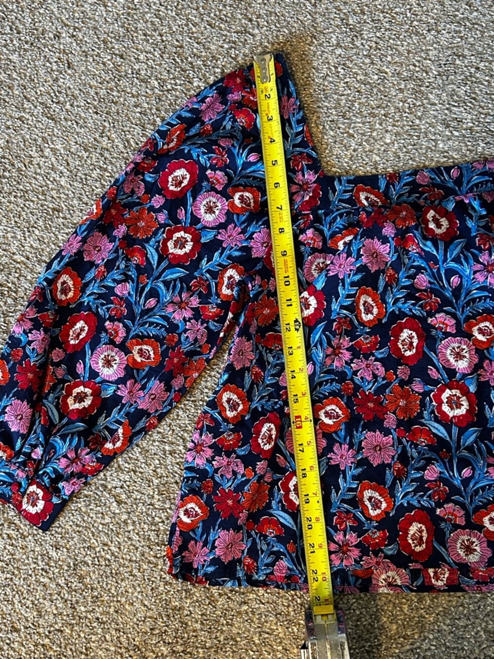 Vineyard Vines Floral Blouse Navy Pink Red Lightweight Top Size Small - Picture 8 of 9